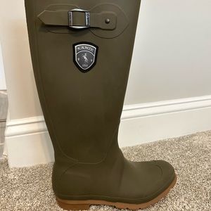 Kamik dark green rain boots